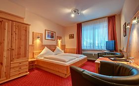 Hotel Am Kurpark  3*